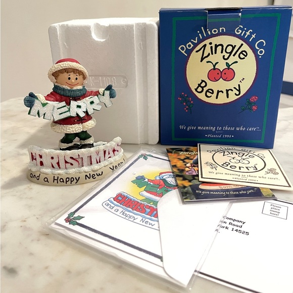 Zingle Berry Merry Christmas Happy New Year Figurine - Picture 2 of 10